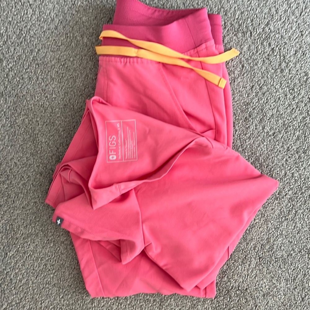 FIGS hot pink joggers and Casma Top